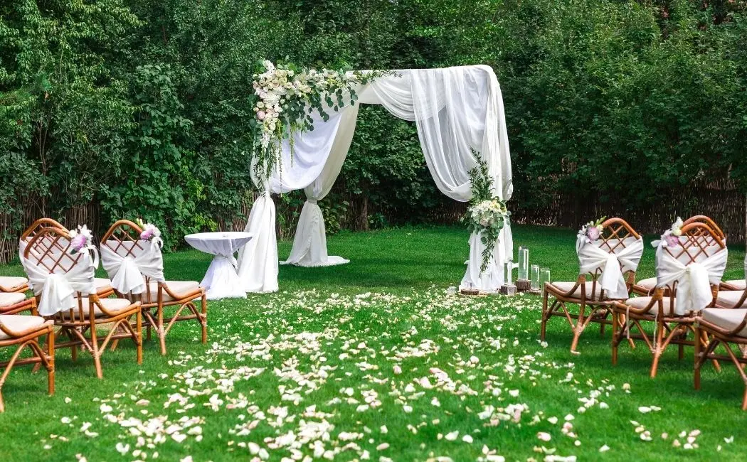 Pomysły na to, jak zorganizować wesele w ogrodzie