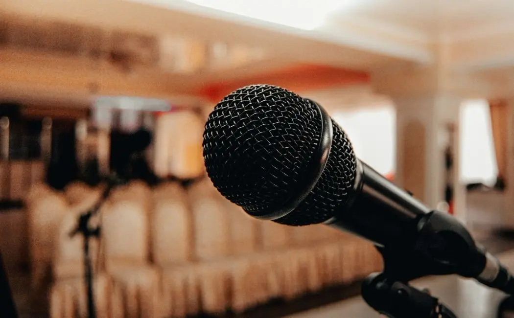 Co pomoże nam w wyodrębnieniu najlepszego nagłośnienia konferencyjnego?