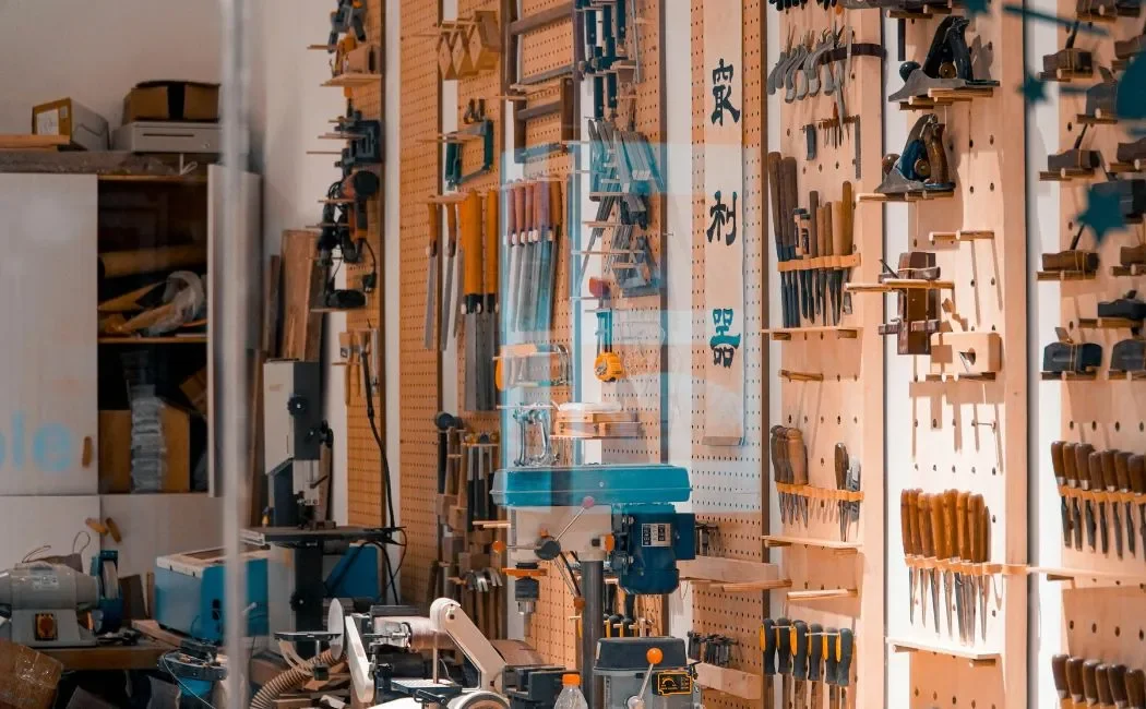 Szukasz taniego sposobu na przechowywanie? Zobacz, co wybierają majsterkowicze
