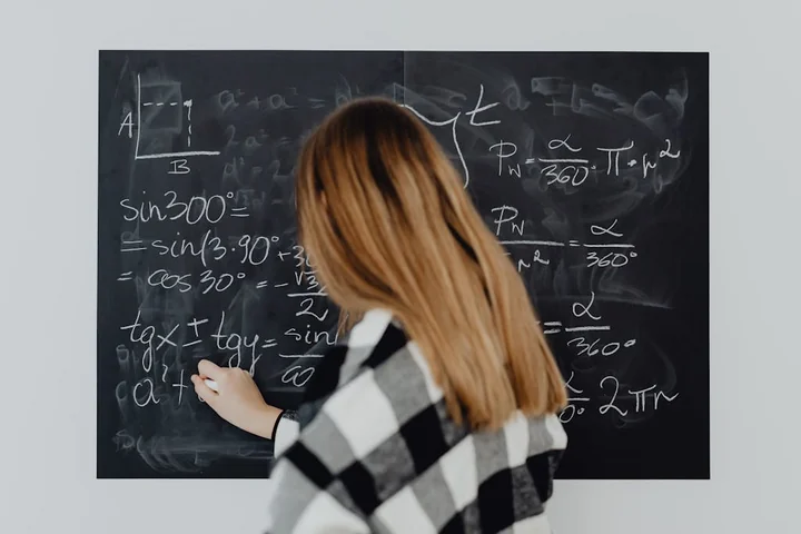 Matematyka podstawowa czy rozszerzona – który poziom wybrać na maturze
