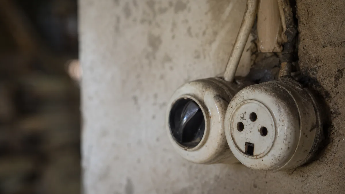 PGE ostrzega rolników przed starymi instalacjami w budynkach gospodarczych