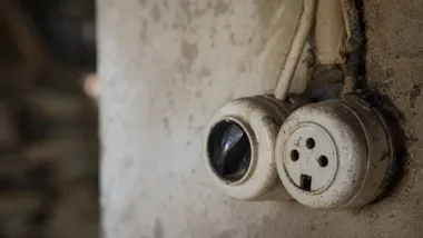PGE ostrzega rolników przed starymi instalacjami w budynkach gospodarczych