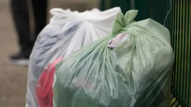 Pięć nowych punktów zbiórki odzieży powstanie w gminie Bełchatów
