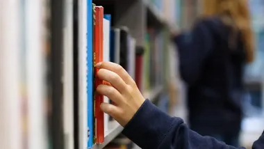 Recenzja książki albo własna bajka. Biblioteka organizuje dwa konkursy