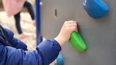Nowy plac zabaw w Zelowie już działa. Dzieci przetestowały atrakcje