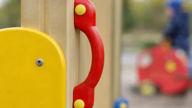 Nowy plac zabaw przy Przedszkolu nr 5. Dzieci od razu ruszyły do zabawy