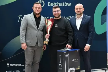 94 zawodników i siedem zwycięstw. Piotr Szczepanik wygrał FC 26