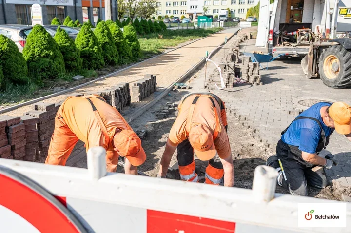 Stare płyty znikają z ulic. W Bełchatowie trwa szeroka wymiana chodników