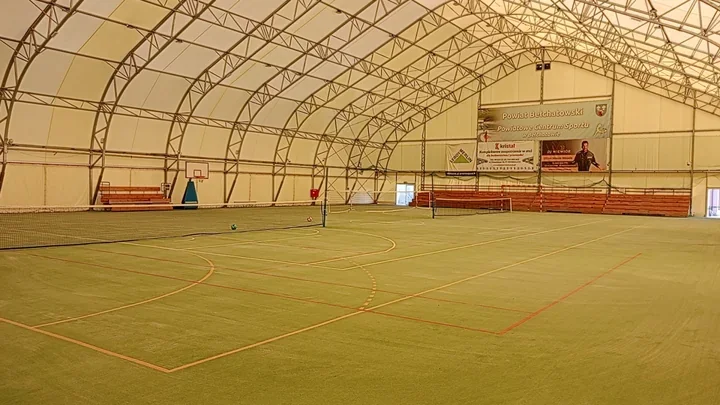 Po zimowym lodowisku hala namiotowa znów przyjmuje sportowców