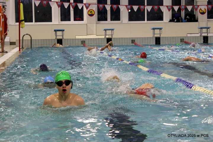 Dwanaście godzin w wodzie – maraton pływacki Otyliada przyciąga śmiałków