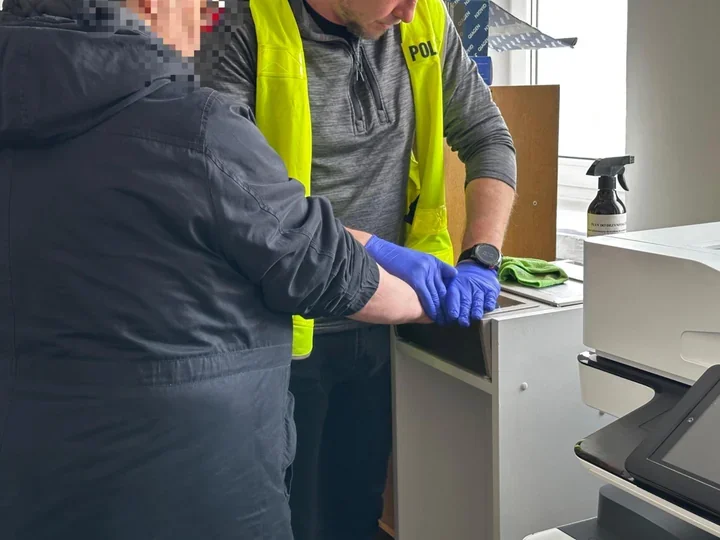 Szczeniaka wyrzucono do kontenera na elektrośmieci - zatrzymano 46-latkę