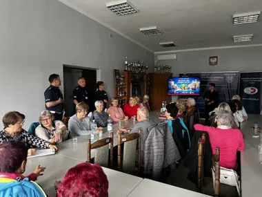 Seniorzy usłyszeli ostrzeżenie w bełchatowskiej komendzie - chodziło o oszustów