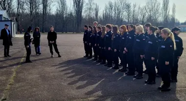 Mundur z bliska - bełchatowscy uczniowie zobaczyli policyjne zaplecze