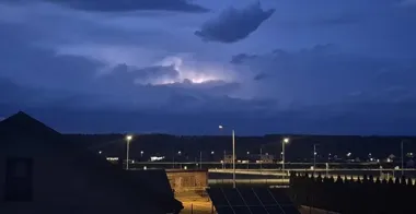 Burze nad powiatem bełchatowskim. Alert drugiego stopnia