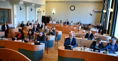 Szkoły, spółki i pieniądze na rehabilitację. O tym debatowali radni powiatu