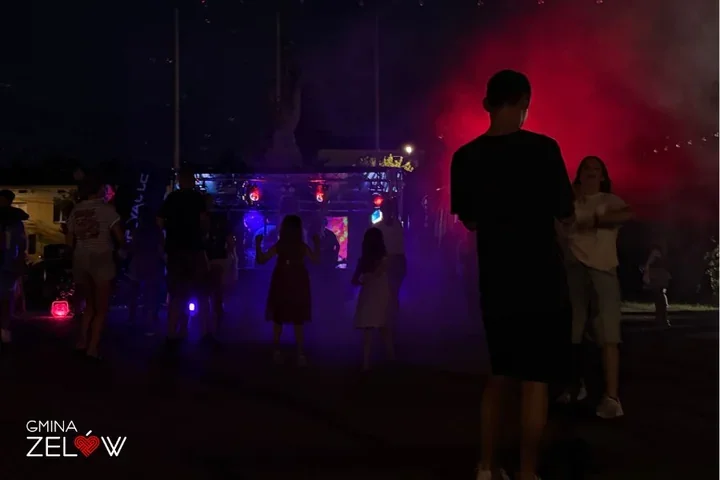 Klubowe rytmy i lokalne smaki przyciągnęły ludzi na Plac Dąbrowskiego